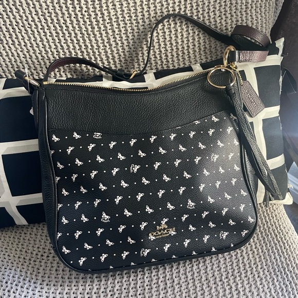 Coach Handbags - Coach crossbody leather